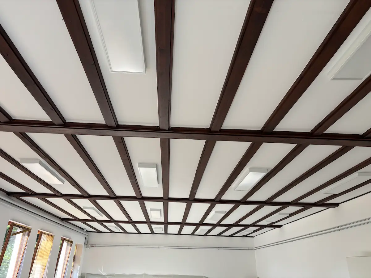 Plafond avec poutre apparente — MGP Peinture Colmar